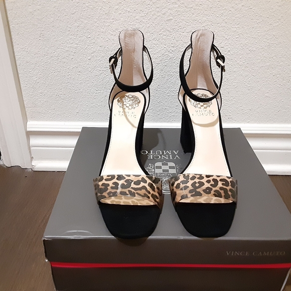 Vince Camuto - Picture 4 of 4